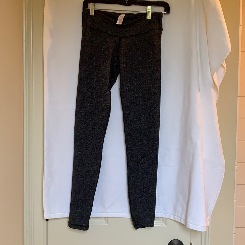 Ivivva junior leggings mild wear size 14